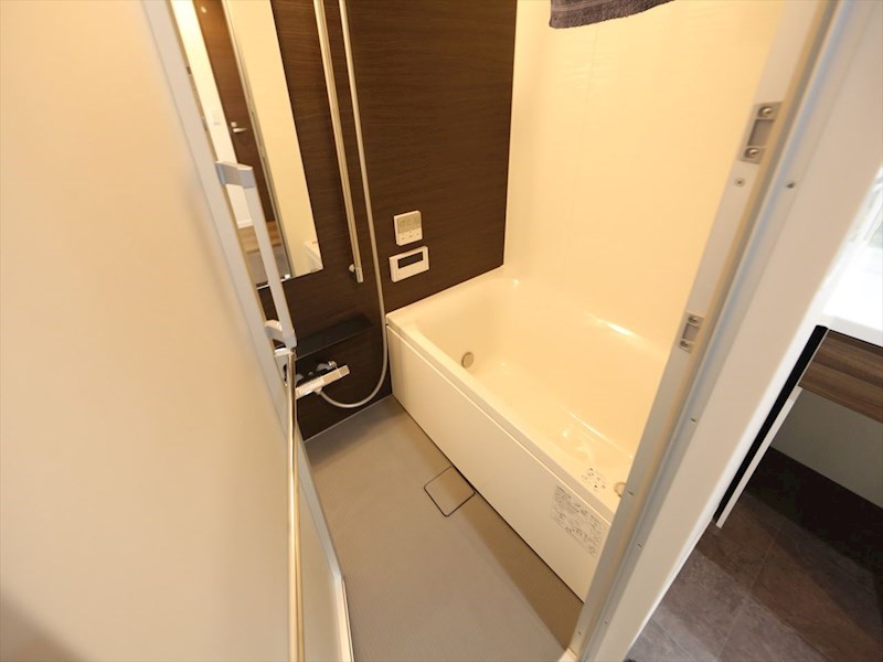 バス・シャワールーム　浴室暖房乾燥機付　追い焚き・オートバス機能付お風呂