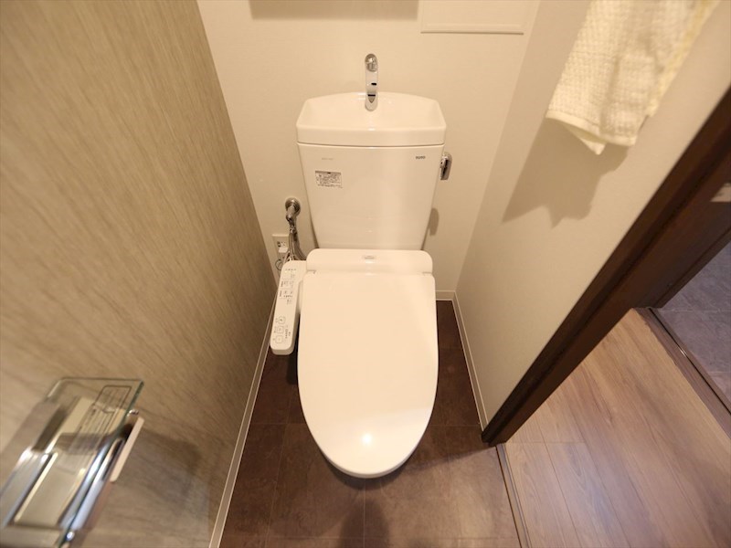 トイレ　温水洗浄暖房便座付トイレ