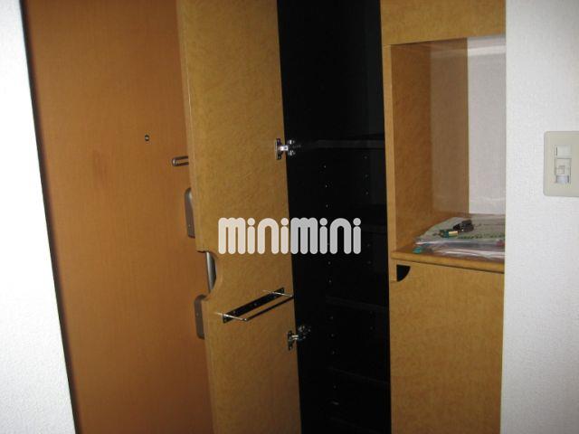 玄関　下駄箱付