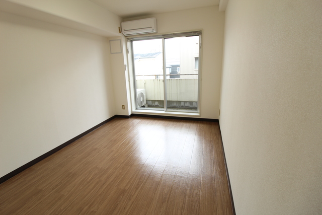 居室・リビング　※同タイプ別部屋参照※現状優先※洋室はご契約後に絨毯を貼りま