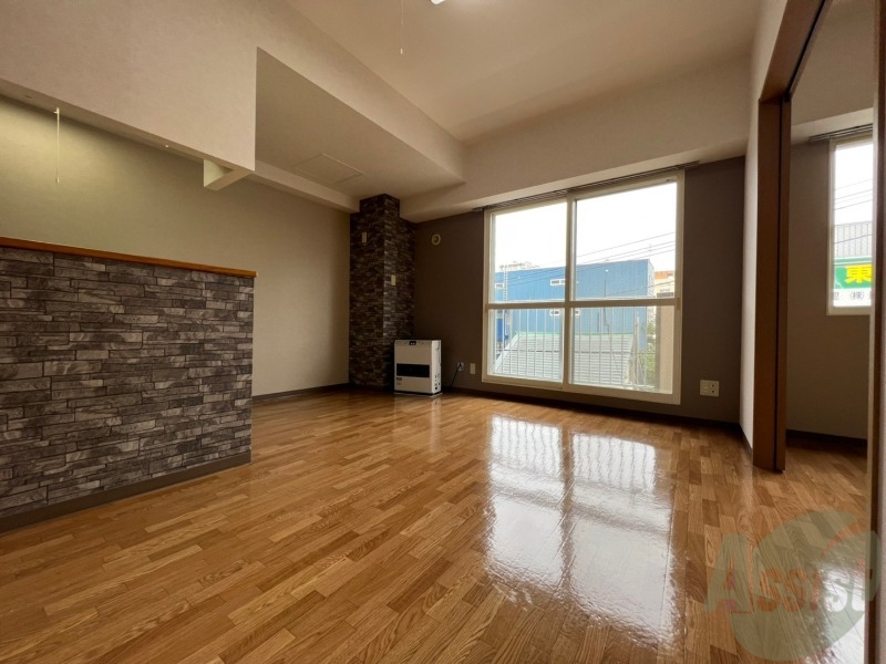 居室・リビング　広くてキレイなお部屋が広がっていて、充実した生活が送れそう。