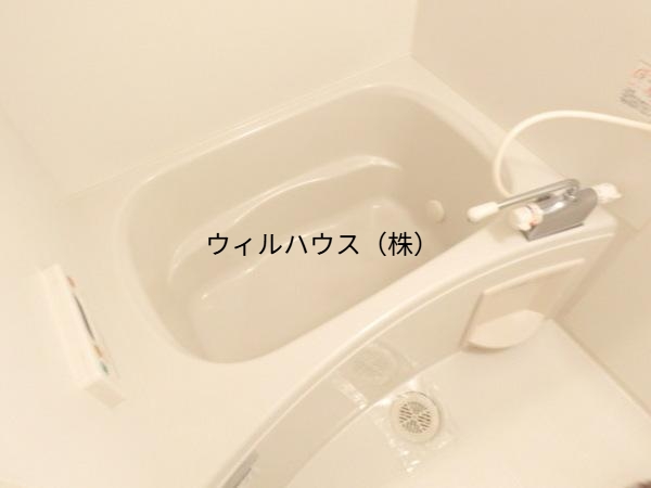 バス・シャワールーム　浴室乾燥機、追い焚き機能付きバス！