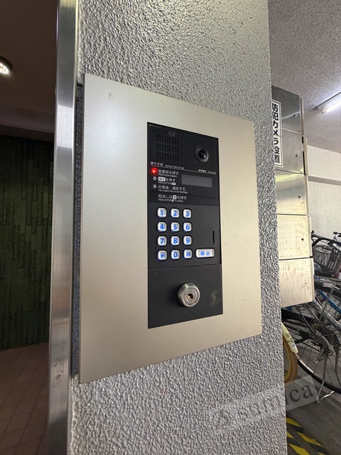 エントランス　オートロックで部外者はシャットアウト♪♪