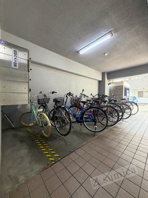 その他共有部分　屋根付き駐輪場が嬉しいです♪♪