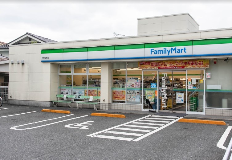 コンビニ　ファミリーマート 中野白鷺店（コンビニ）まで302m