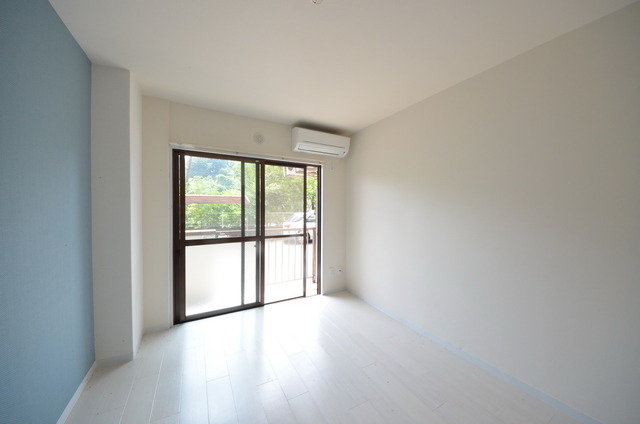 居室・リビング　★大きな窓が、お部屋を明るくしてくれます★