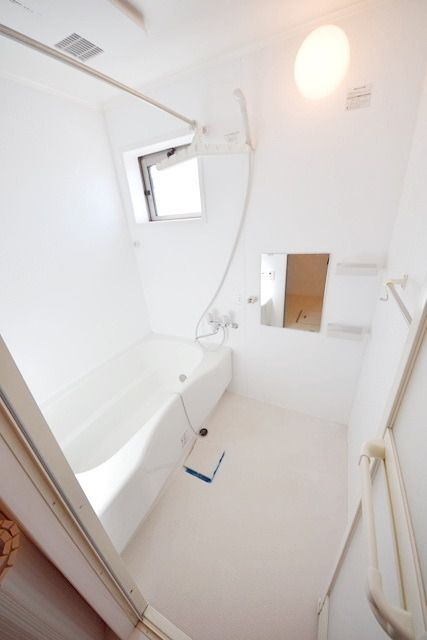 バス・シャワールーム　★窓もあります★