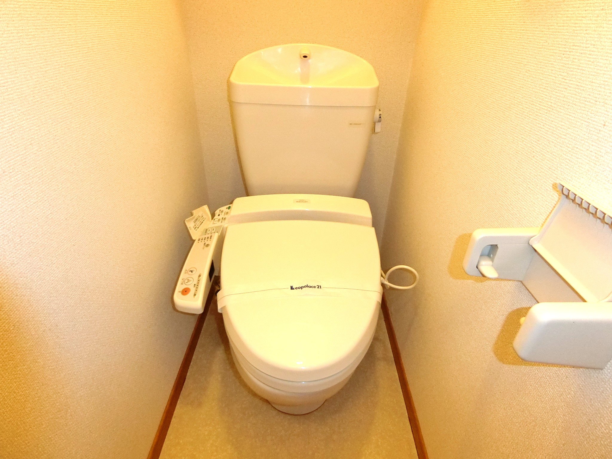 トイレ　温水洗浄機付のトイレです☆