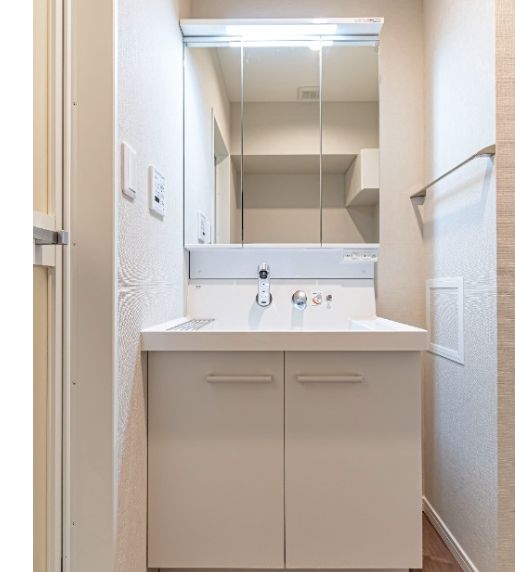 洗面設備　独立洗面化粧台付き