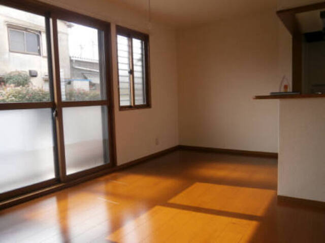 居室・リビング　Ａ１０５　南向きのリビング♪