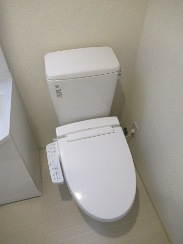 トイレ　嬉しい温水洗浄便座♪