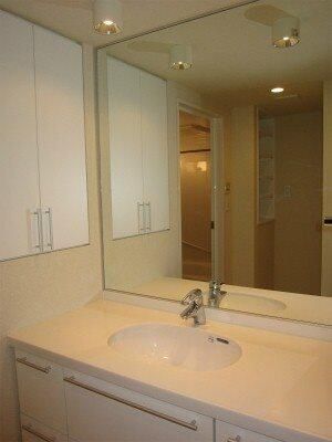 洗面設備　コンパクトで使いやすい洗面所