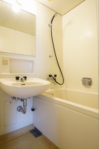 バス・シャワールーム　「追焚機能付のお風呂です」