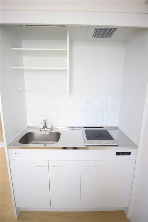 キッチン　コンパクトなキッチンで掃除もラクラク