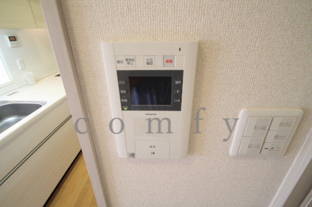 セキュリティ　モニター付きインターホン