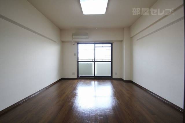 居室・リビング　※１０２号室内装写真参照