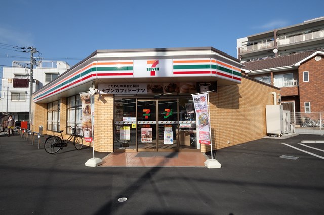 コンビニ　セブンイレブン（コンビニ）まで584m