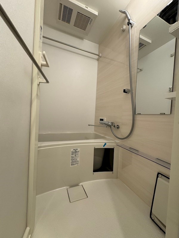 バス・シャワールーム　コンパクトで使いやすいお風呂です