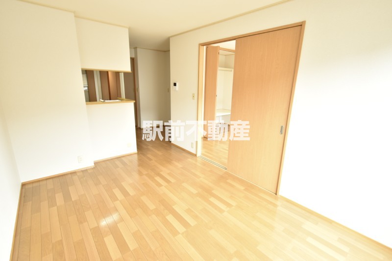 居室・リビング　１０１号室の写真です