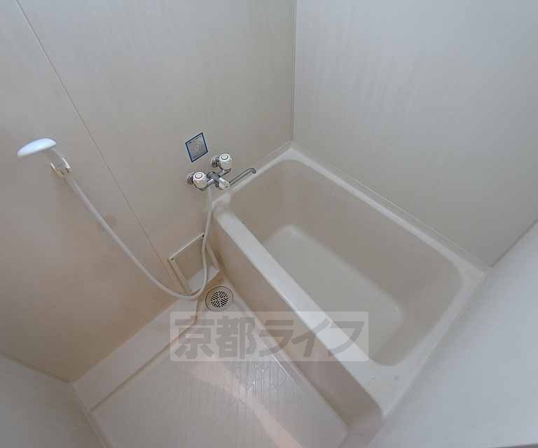 バス・シャワールーム　お風呂場です。