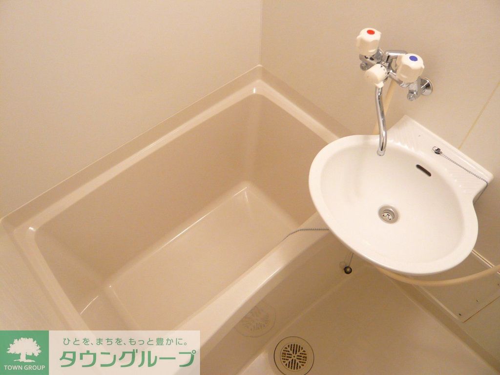 バス・シャワールーム　バス・トイレ別々です☆