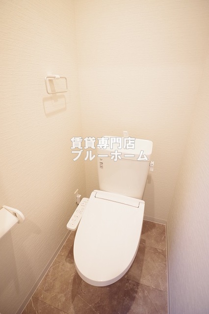トイレ　温水洗浄付きトイレです！