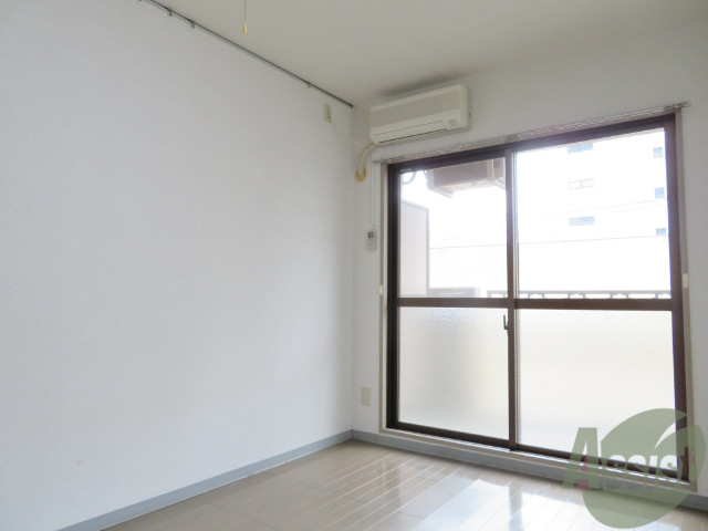 居室・リビング　陽当たり良く、十分に広さのあるお部屋となっております