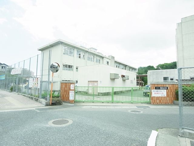 小学校　市立席田小学校（小学校）まで630m
