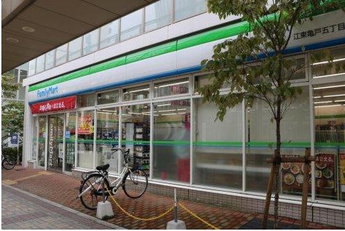 コンビニ　ファミリーマート 江東亀戸五丁目店（コンビニ）まで183m
