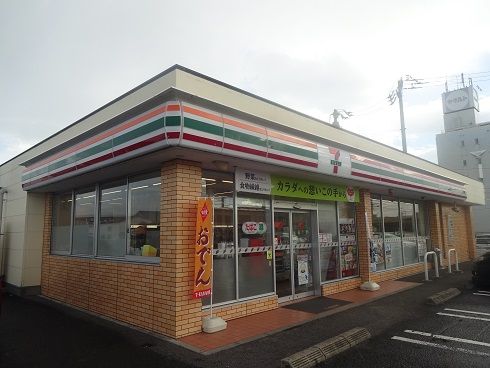 コンビニ　セブンイレブン北島町中村店様（コンビニ）まで750m