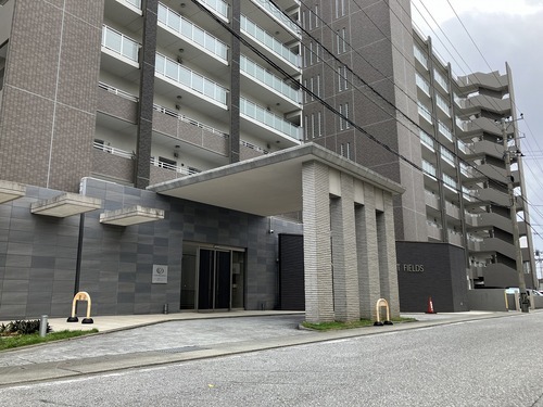 建物外観　車寄せ