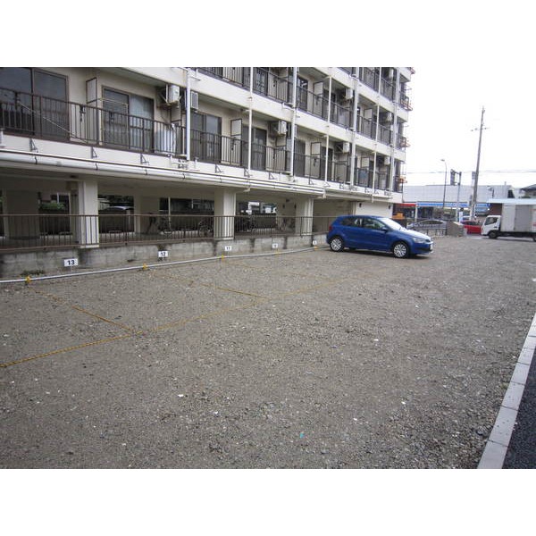 駐車場　広い駐車場