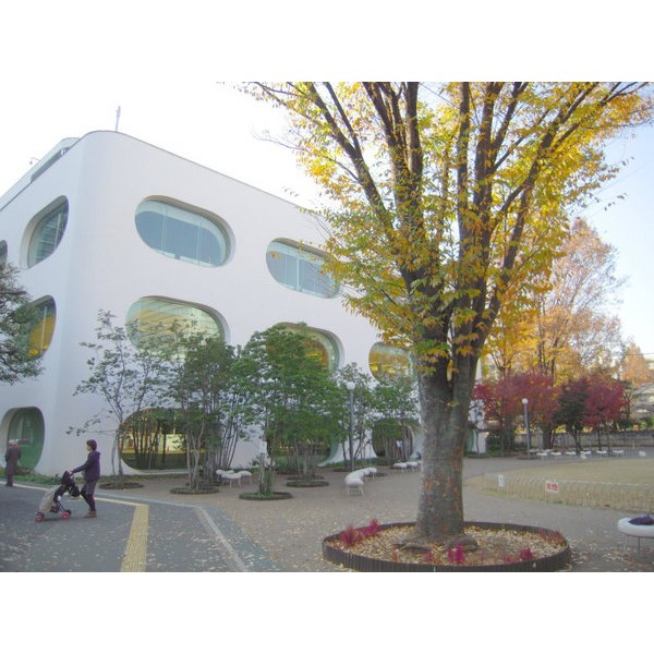 図書館　武蔵野市立ひと・まち・情報創造館（図書館）まで651m
