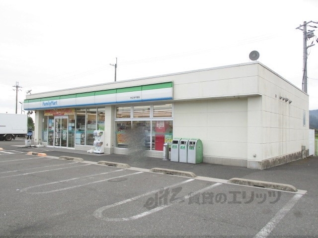 コンビニ　ファミリーマート木之本千田店（コンビニ）まで1500m