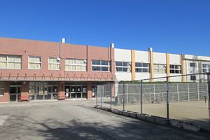 中学校　狭山中学校（中学校）まで376m
