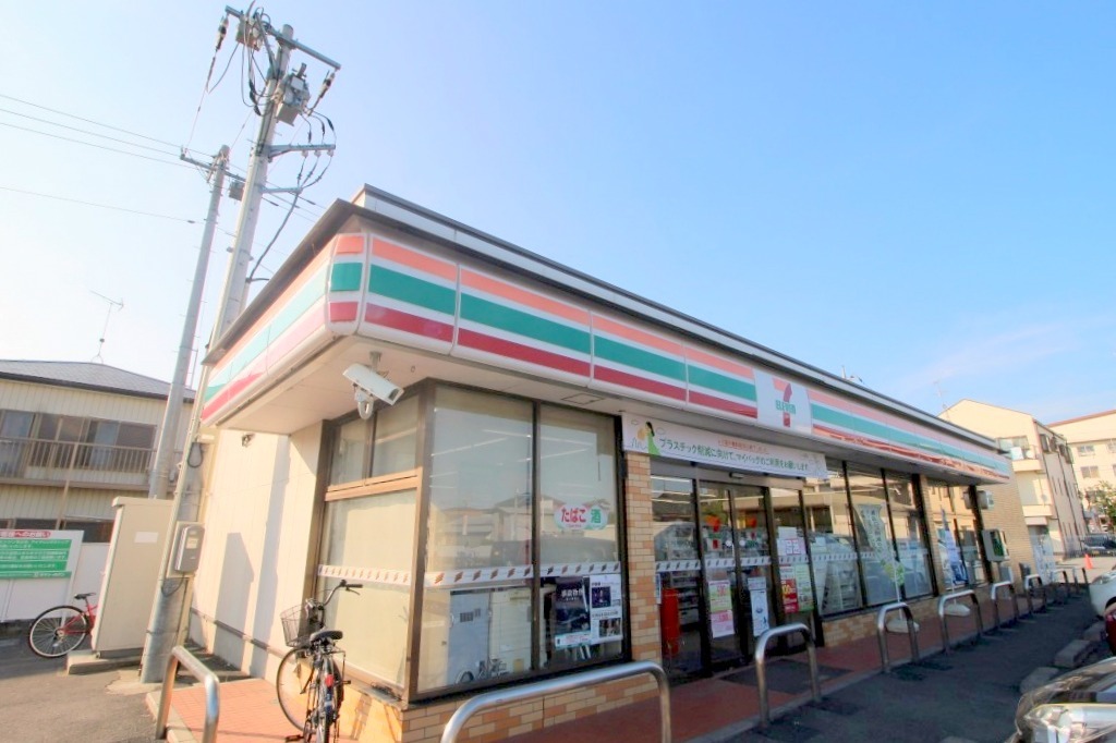コンビニ　セブンイレブン（コンビニ）まで700m