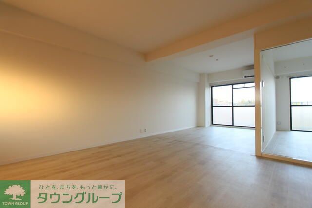 居室・リビング　※同タイプの部屋になります。