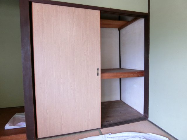 収納　寝具や小物も整理しやすい押し入れ♪