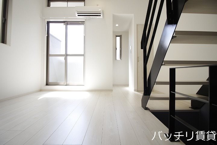 居室・リビング　別号室タイプのため、現況を優先いたします。