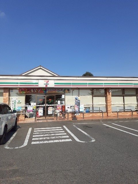 コンビニ　セブンイレブン伊勢崎西久保店（コンビニ）まで600m