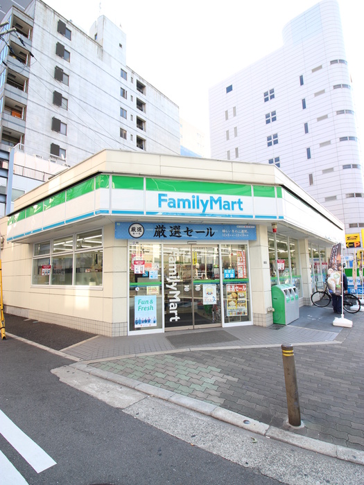 コンビニ　ファミリーマート（コンビニ）まで240m