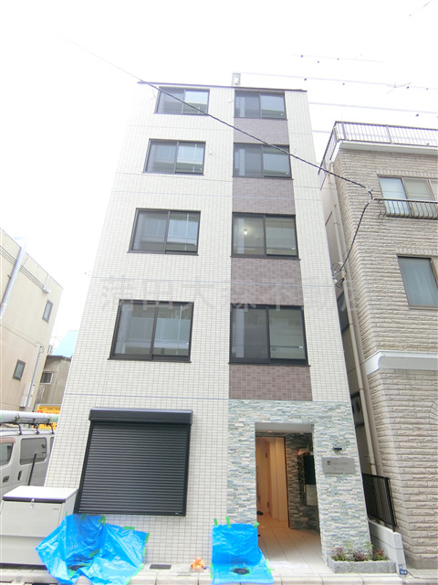 建物外観　2022年3月築　RC鉄筋コンクリート造地上5階建て総戸数9