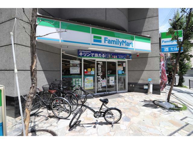コンビニ　ファミリーマート新町三丁目店（コンビニ）まで153m