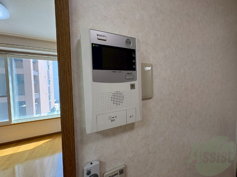 セキュリティ　ＴＶモニター付インターホンです。来客者の顔が見えるので安心！