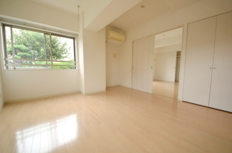 居室・リビング　別部屋の画像を使用しております。