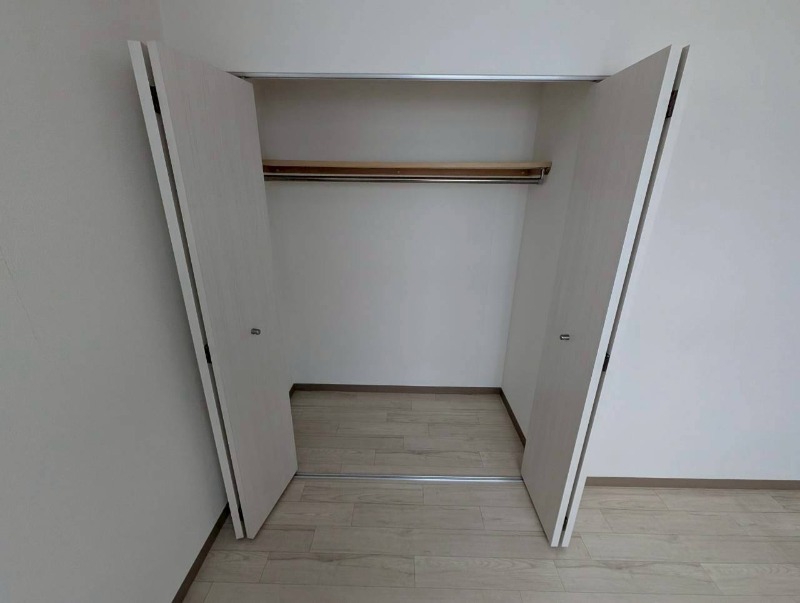 収納　寝室の収納です。部屋がすっきり片付きます。