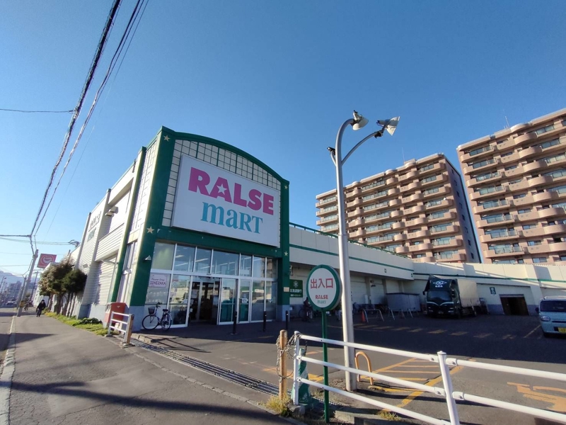 スーパー　ラルズマート北35条店（スーパー）まで413m