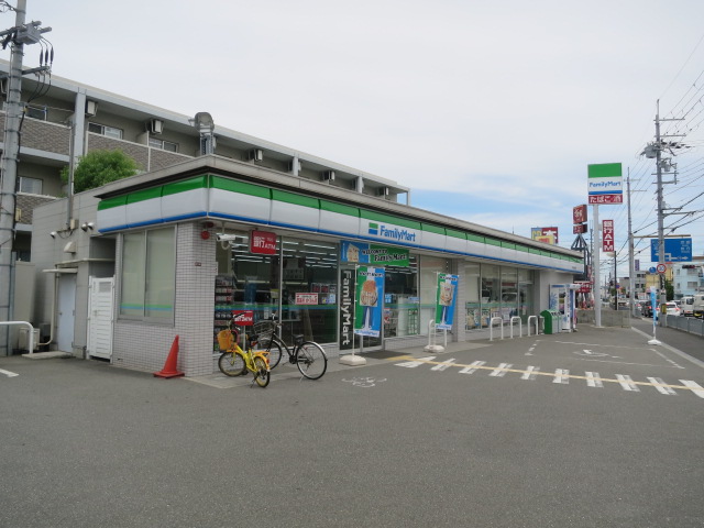 コンビニ　ファミリーマート 高槻古曽部店（コンビニ）まで448m