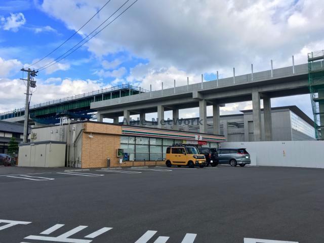 コンビニ　セブンイレブン諫早バイパス店（コンビニ）まで979m