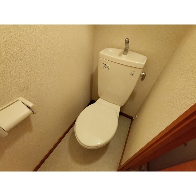トイレ　※同仕様の部屋の画像となります。